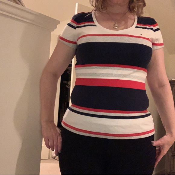 Tommy Hilfiger size large t-shirt like new - Picture 2 of 4